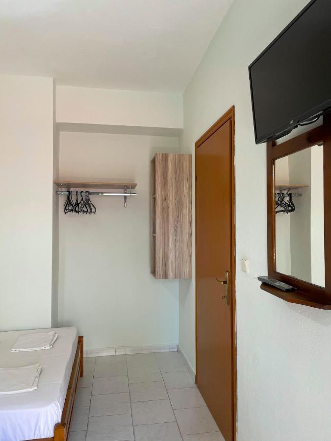 Thealos Inn Nea Vrasna Bagian luar foto